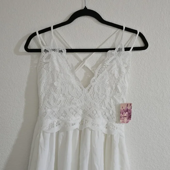 "Emerald Sundae" White Textured Dress. - Picture 2 of 16